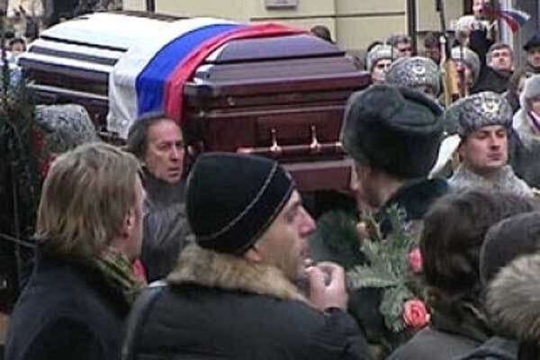Вандалы разрушили могилу Александра Абдулова 