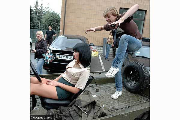 На съемках клипа Скрябин подглядывал за голой девушкой