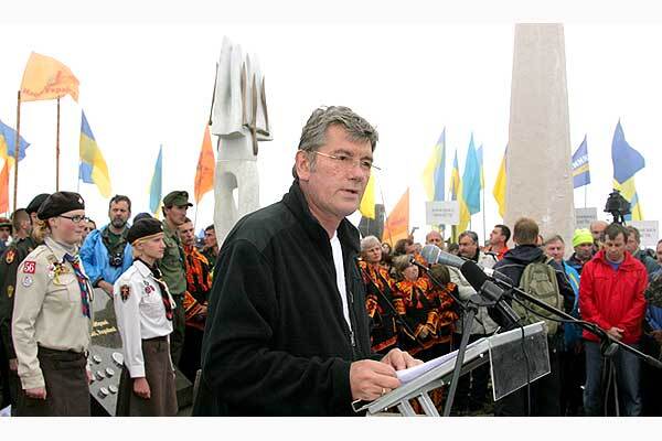 Ющенко підкорив Говерлу. ФОТО