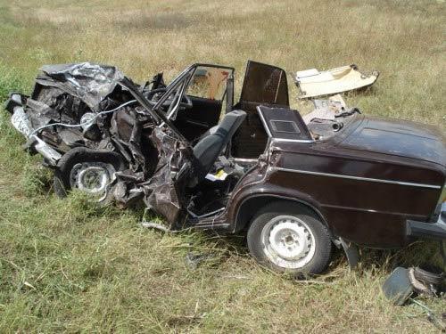 В результате столкновения двух автомобилей в Крыму погибли 3 человека
