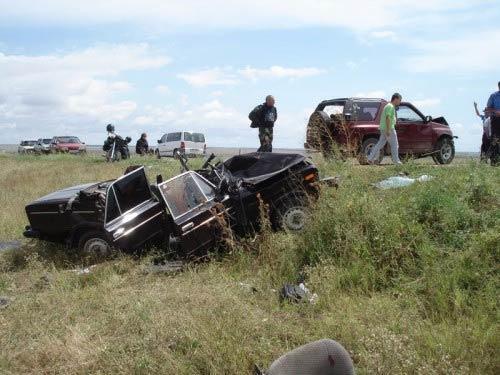 В результате столкновения двух автомобилей в Крыму погибли 3 человека