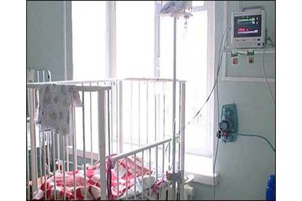 Малыш задохнулся в больнице, застряв головой в кроватке