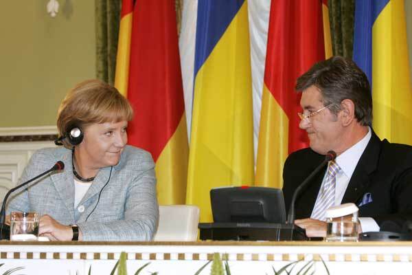 Меркель обещала НАТО и защиту от России