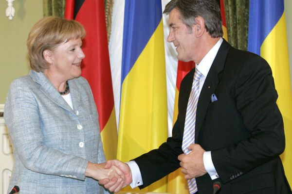 Визит Меркель в Украину сблизил ее с Ющенко