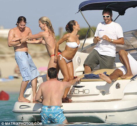 Голые и мокрые. Джеймс Блант отдыхает