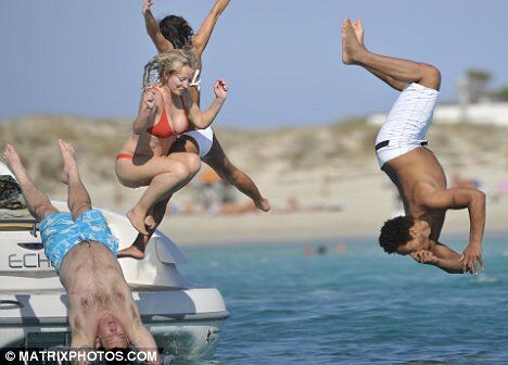 Голые и мокрые. Джеймс Блант отдыхает