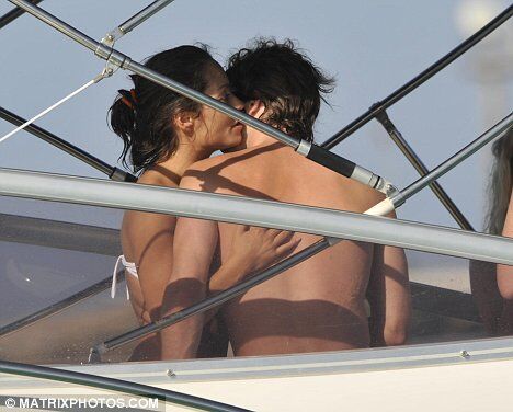 Голые и мокрые. Джеймс Блант отдыхает