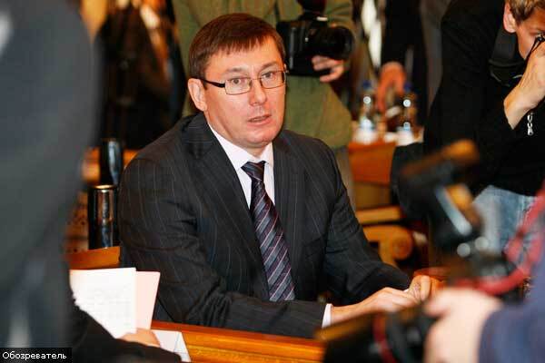 "Регионалы" требуют отставки "невменяемого" Луценко