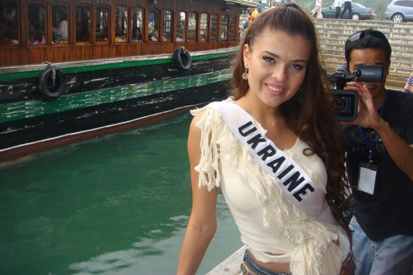 Шок! У "Міс Україна-Всесвіт" татові ноги ...