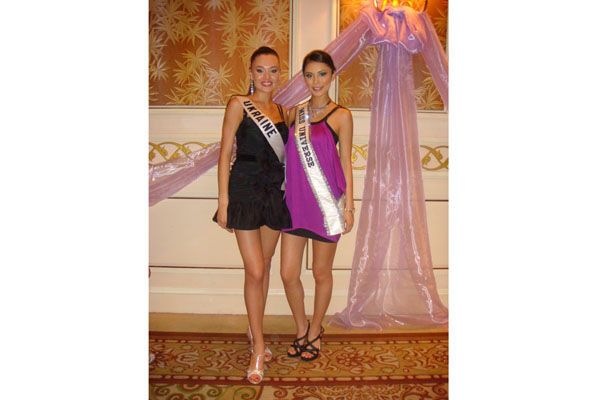 Шок! У "Міс Україна-Всесвіт" татові ноги ...