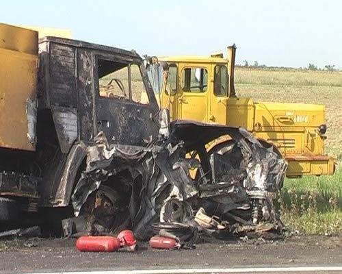 Opel протаранил КамАЗ: погибла целая семья
