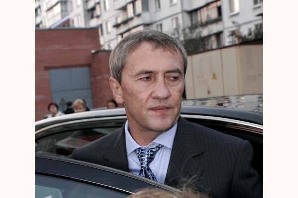 Хочешь в оппозицию - готовься стать беднее…
