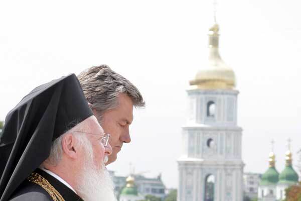 Оскорбленный Патриарх Алексий II вылетел в Киев