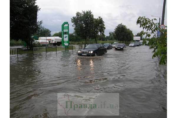 Из-за наводнения закрыта дорога на Одессу