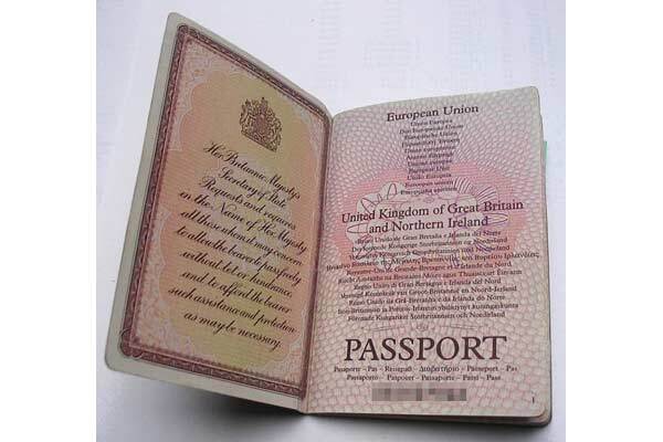 Три тысячи паспортов похищены в Британии