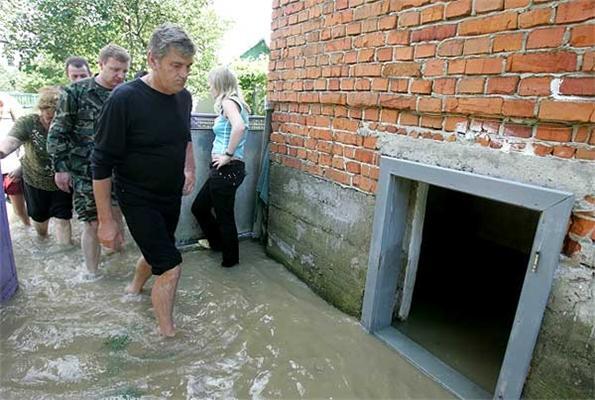 Ющенко ввел чрезвычайное положение