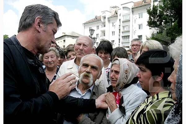 Ющенко ввел чрезвычайное положение