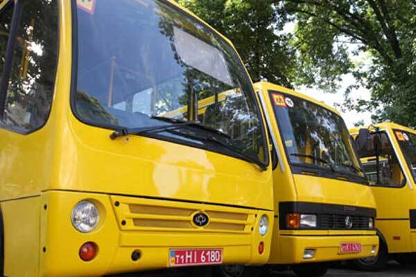 Вакарчук виділив на автобуси для школярів 70 мільйонів