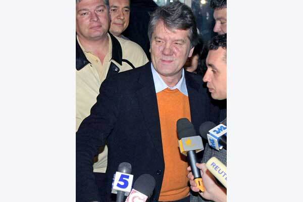 Ющенко двадцять чотири дні працював під наркозом