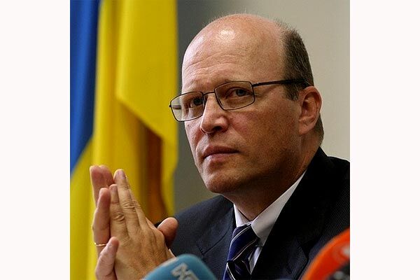 Нашеукраинцы собрались запретить тоталитарную символику