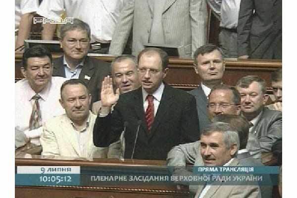 Рада снова бездействует, но чествует Януковича