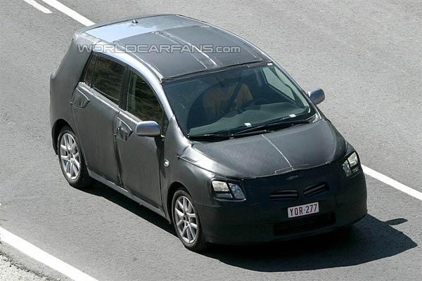 Toyota тестирует новый минивэн