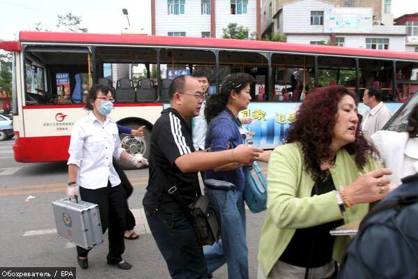 В олімпійському Китаї лунають вибухи та постріли, є жертви