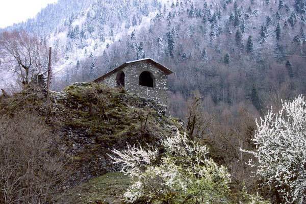 Абхазия подняла над Кодорским ущельем свой флаг