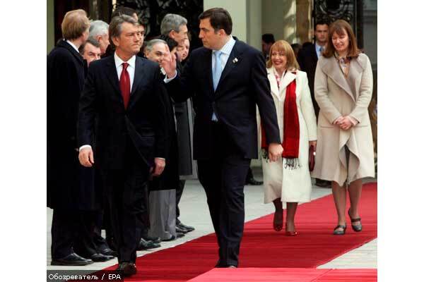 Ющенко привез жену Саакашвили в Крым