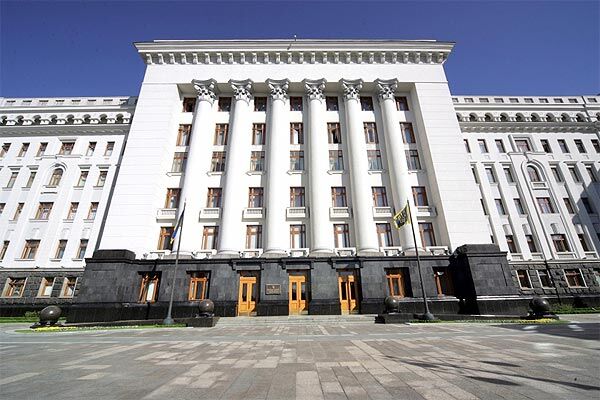 В борьбе Президента и премьера пострадает Янукович