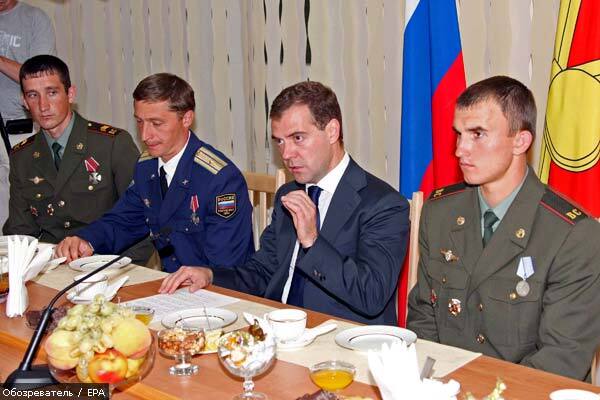 Медведев назвал руководство Грузии политическими уродами
