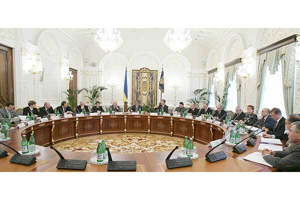 Радбез стартував у повному складі