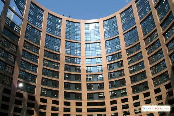 В Грузию прилетела группа евродепутатов