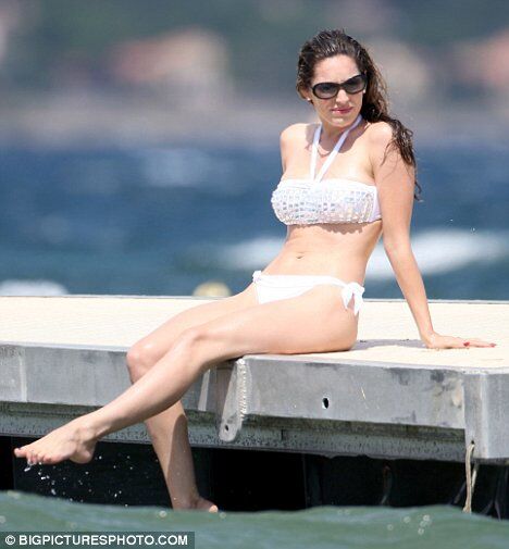 Келли Брук - голая и свободная!