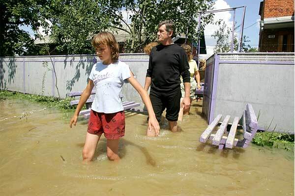 Вода не відступає. У МНС готові до відселення 8 тис. осіб