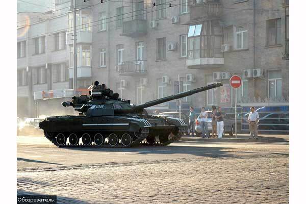 Танки в центрі Києва. ФОТО!
