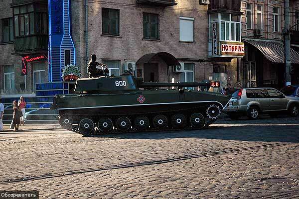 Танки в центрі Києва. ФОТО!