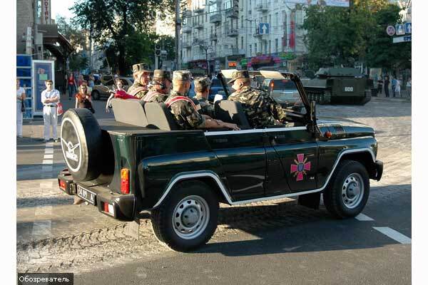 Танки в центрі Києва. ФОТО!