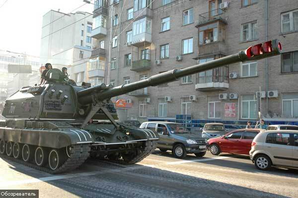 Танки в центрі Києва. ФОТО!