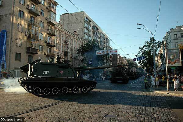 Танки в центрі Києва. ФОТО!