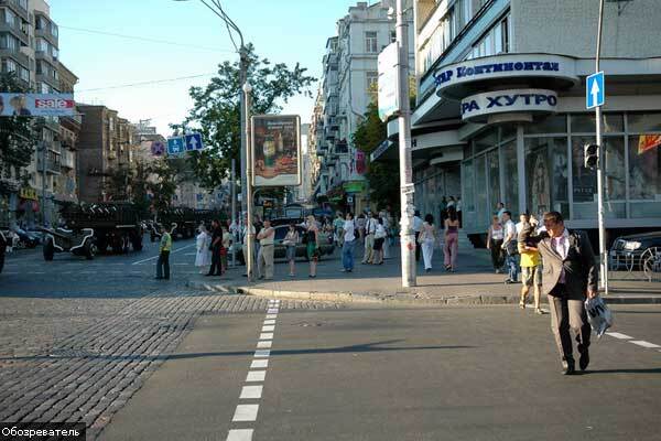 Танки в центрі Києва. ФОТО!