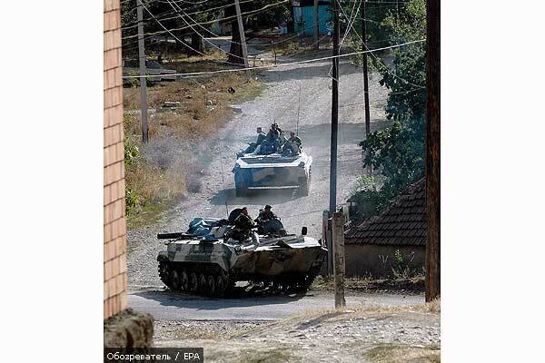 Российские танки вернулись в Гори