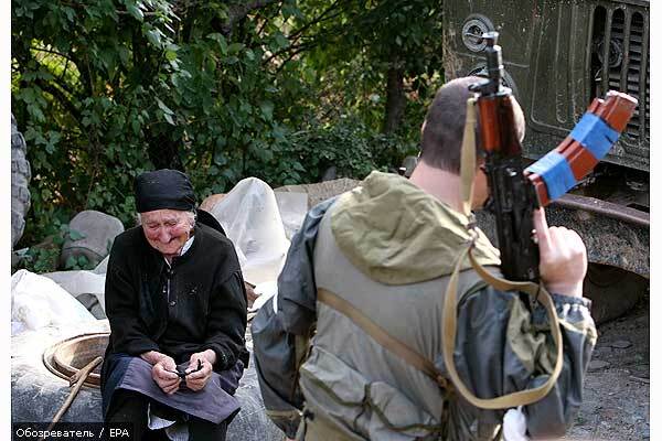 Российские танки вернулись в Гори