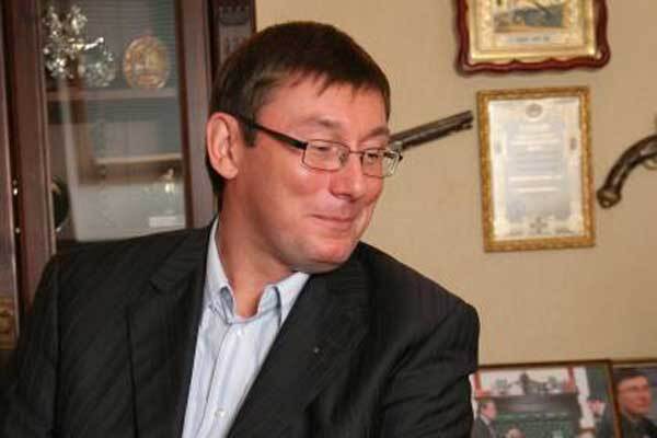 Луценко пообещал ликвидировать самозахваты в Крыму