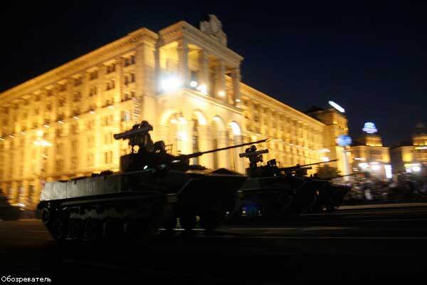 Танки в центрі Києва знеструмили місто