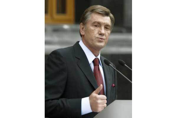 Ющенко начал принимать поздравления с Днем Незалежности