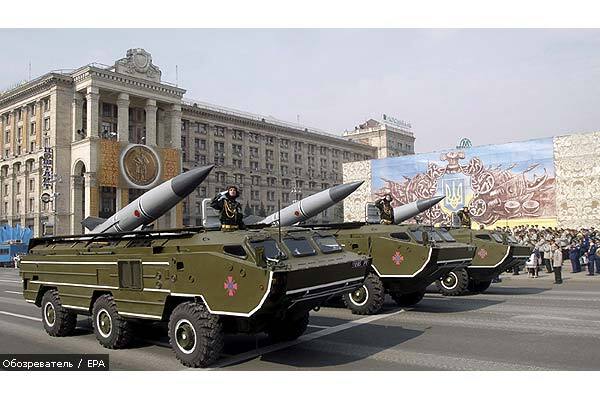 В Киеве танки и истребители