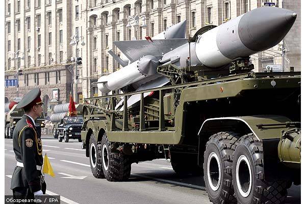 В Киеве танки и истребители