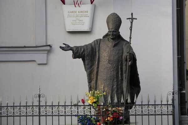 В Одессе открыли памятник Иоанну Павлу II