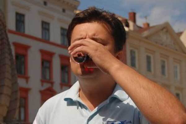 Во Львове пьют грузинское вино за "смерть москалів"